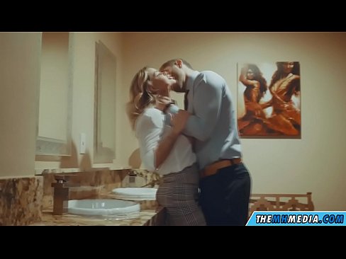 ❤️ Kad krūtiska blondīne pavedina tevi publiskā tualetē Sekss video pie lv.japangaysex.ru ❌️